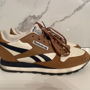 Men’s size 7 Reebok sneakers two tone , slightly used